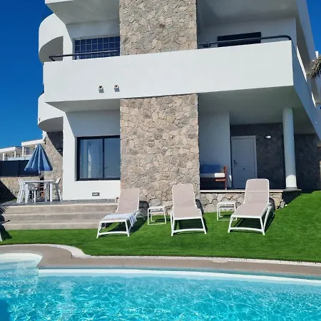 Vila The Views